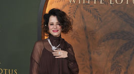 Herečka Parker Posey v šatách Gucci.