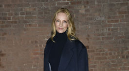 Herečka Uma Thurman na prehliadke Michael Kors Jeseň/Zima 2025.