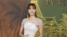 Juhokórejská speváčka a herečka Lisa v kreácii Miss Sohee. 
