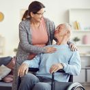 dôchodca, invalid, seniori, starostlivosť, ošetrovateľka