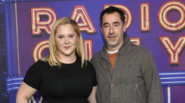 Herečka Amy Schumer a jej manžel Chris Fischer.