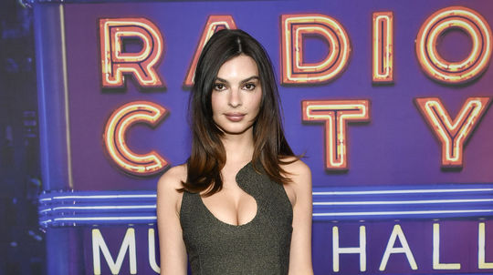 Modelka a moderátorka Emily Ratajkowski v...