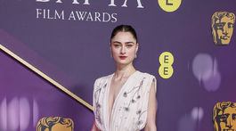 Herečka Raffey Cassidy v kreácii Prada. 