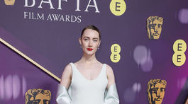 Herečka Saoirse Ronan prišla v róbe z dielne Louis Vuitton. 