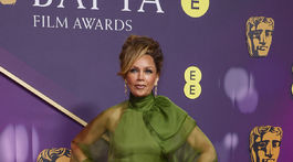 Herečka Vanessa Williams prišla v kreácii Pamela Rolland. 