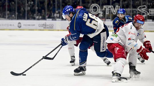 Škandál v Česku. Slovák zostrelil legendárneho Jágra, jeho krajana zasiahla do hlavy fľaša, fanúšik vyfackal hráča