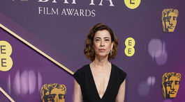 Nominovaná Fernanda Torres v kreácii Christian Dior. 