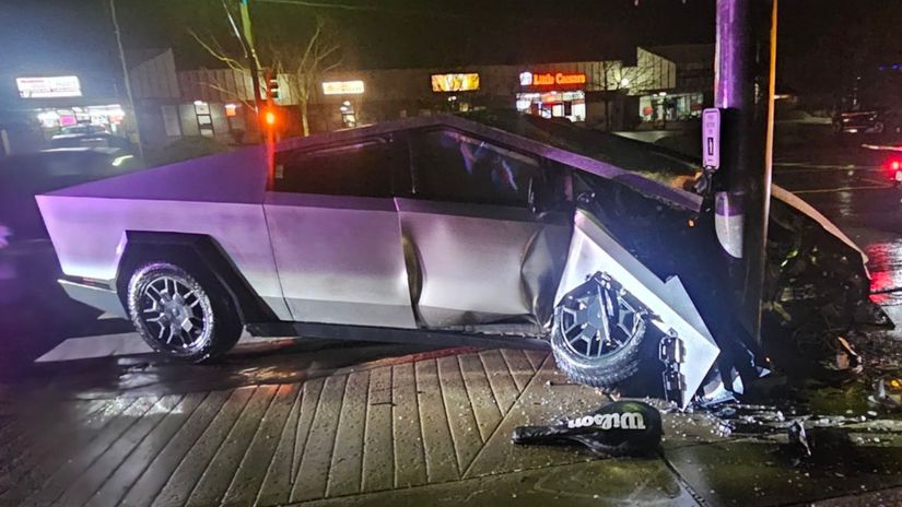 Tesla Cybertruck - havária 2025