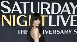 Herečka Dakota Johnson sa predviedla s odvážnym rozparkom. 