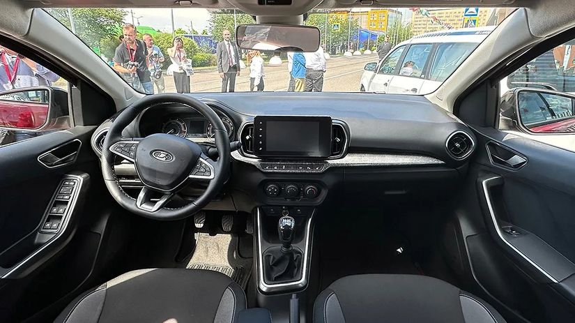 Interiér je relatívne moderný. Infotainment od...