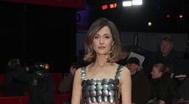 Herečka Rose Byrne v kreácii Prada. 