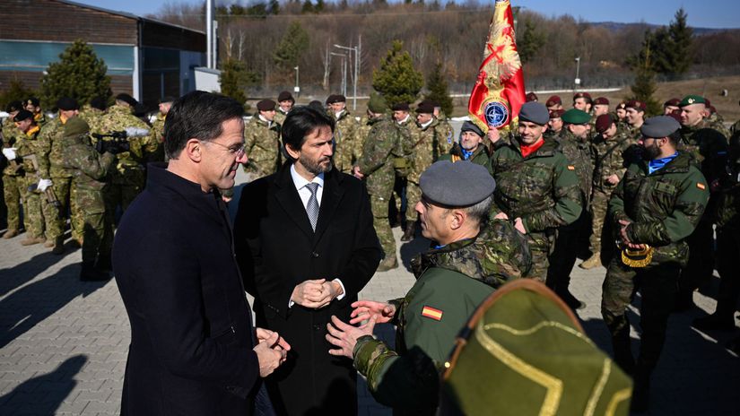 Mark Rutte vyzdvihol spoluprácu vojakov na...