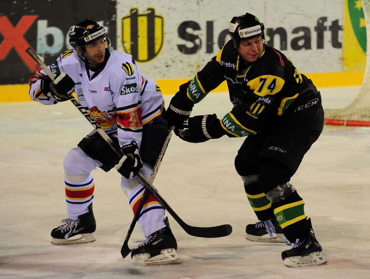 Ján Pleva (vpravo) hral počas kariéry aj za...