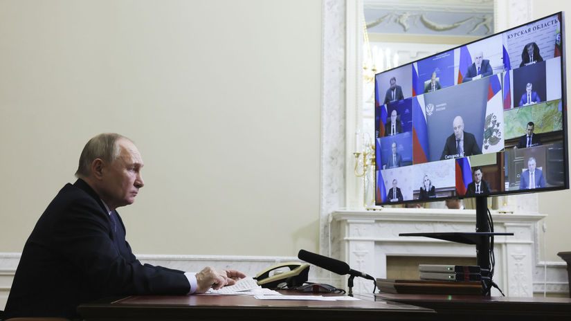 Ruský prezident Vladimir Putin predsedá...