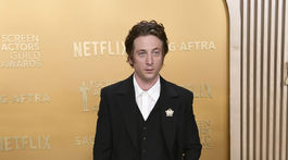 Herec Jeremy Allen White.