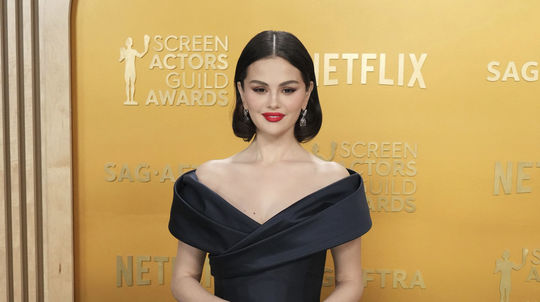 Herečka a speváčka Selena Gomez v kreácii Celine. 