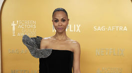 Herečka Zoe Saldana v kreácii Saint Laurent. 
