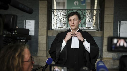 Stovky maloletých obetí. Pedofilný doktor vo Francúzsku pozná svoj trest, súd ho uznal vinným 