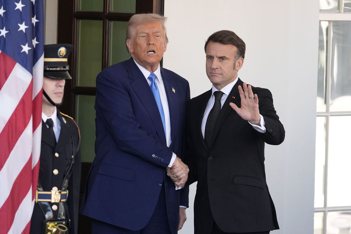 Donald Trump a Emmanuel Macron v Bielom dome.