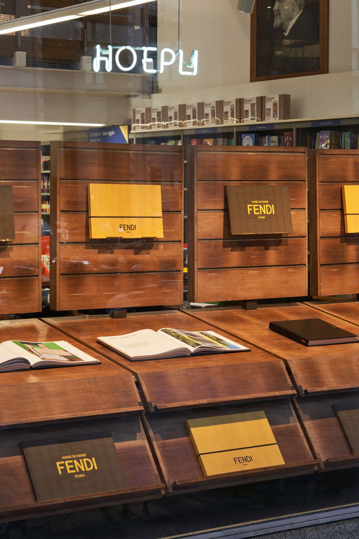 02 FENDI Bookstores Takeover Libreria Hoepli