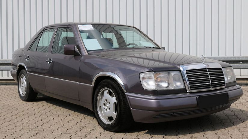 Tento Mercedes-Benz W124 bol prvýkrát...
