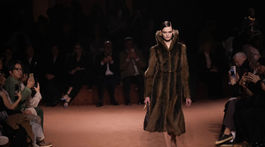 Módna prehliadka Fendi Jeseň/Zima 2025-2026 v Miláne. 