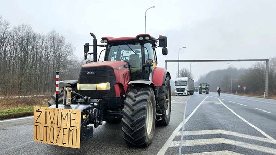 Protest farmárov na priechode Holíč – Hodonín...