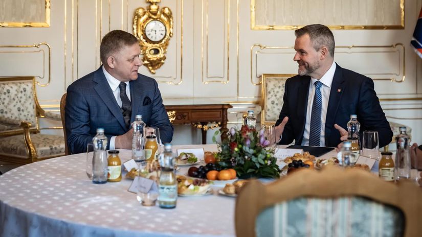 Premiér Robert Fico (Smer) odovzdal...