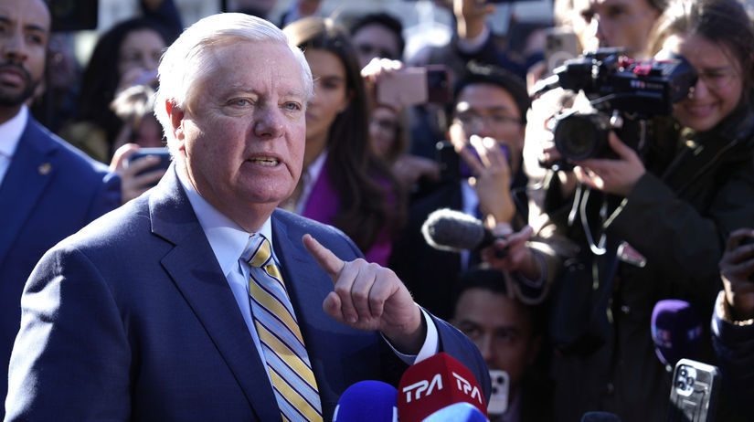 Republikánsky senátor Lindsey Graham hovorí s...