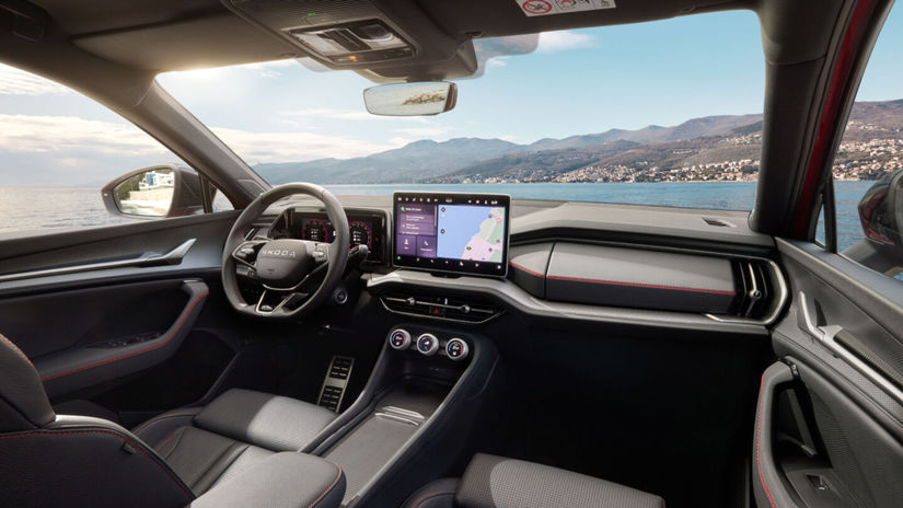 Kabína je štandardne vybavená trojramenným...