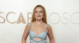 Amelia Dimoldenberg prišla v kreácii Versace. 