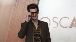 Herec Andrew Garfield v obleku Gucci. 