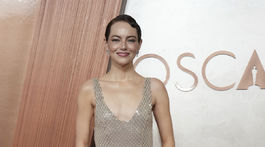 Herečka Emma Stone v kreácii Louis Vuitton. 
