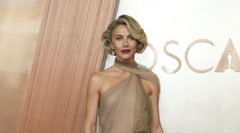 Herečka Julianne Hough v kreácii Christian Dior. 