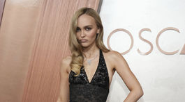 Herečka Lily-Rose Depp v kreácii Chanel Haute Couture. 
