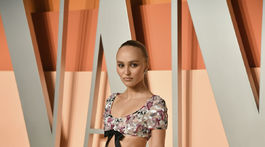 Herečka Lily-Rose Depp v kreácii Chanel.
