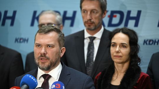 KDH sa nezúčastní osláv na Devíne. Ficova vláda nevie šetriť, státisíce pôjdu aj na oslavy SNP, tvrdí hnutie