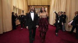 Marco Perego-Saldana sprevádza svoju manželku - nominovanú Zoe Saldana.