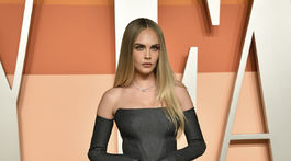Modelka a herečka Cara Delevingne.