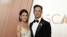 Sosie Bacon a Scoot McNairy spoločne na vyhlásení Oscarov. 
