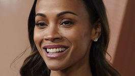 Herečka Zoe Saldana a jej líčenie a úprava na...