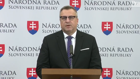Danko sa obul do Fica a od Blanára žiada vysvetlenie, prečo podporil protiruské sankcie
