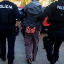 putá, polícia, zatknutie