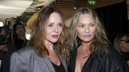 Dizajnérka Stella McCartney (vľavo) a modelka Kate Moss.