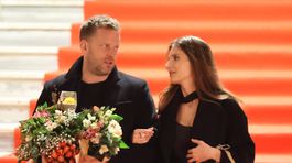 Herečka Sara Sandeva odchádzala domov s priateľom Jakubom Prachařom. 