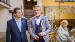 More na dvore Jir  i   Langmajer a Ondr  ej Vetchy    zdroj Bontonfilm  4 