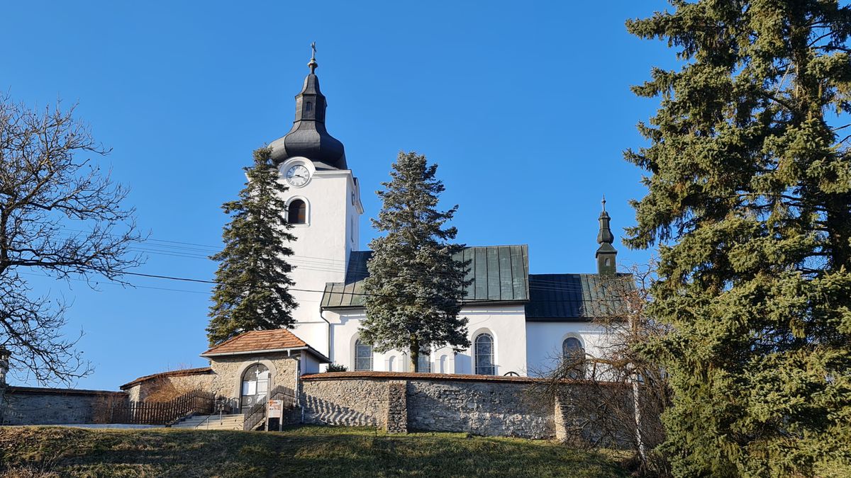 Rímskokatolícky kostol v Očovej