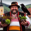 Slovák, slovenský kroj, vrana