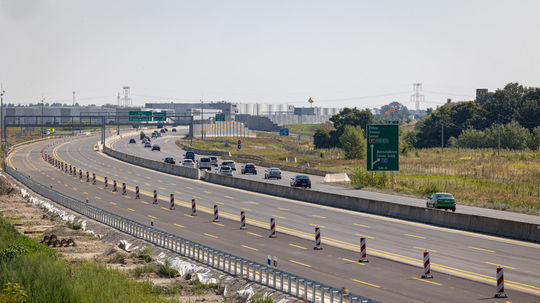 Na diaľnici D1 v smere na Senec sa stala nehoda, tvoria sa kolóny