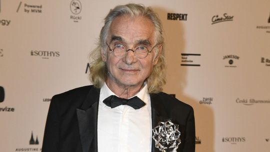 Herecká legenda Oldřich Kaiser oslávil okrúhle jubileum. Takýto milý hudobný darček mu venovala slovenská speváčka